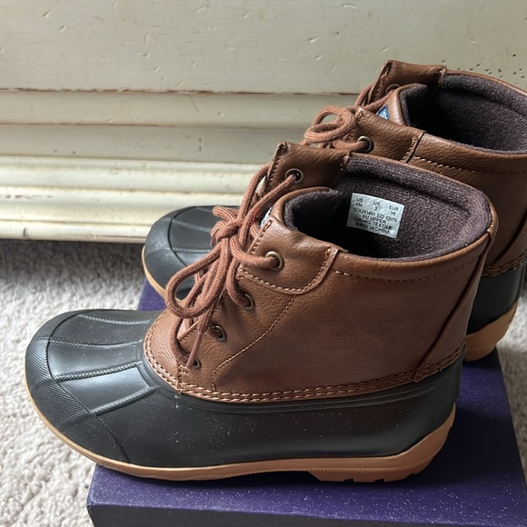 Sperry - Picture 2 of 5